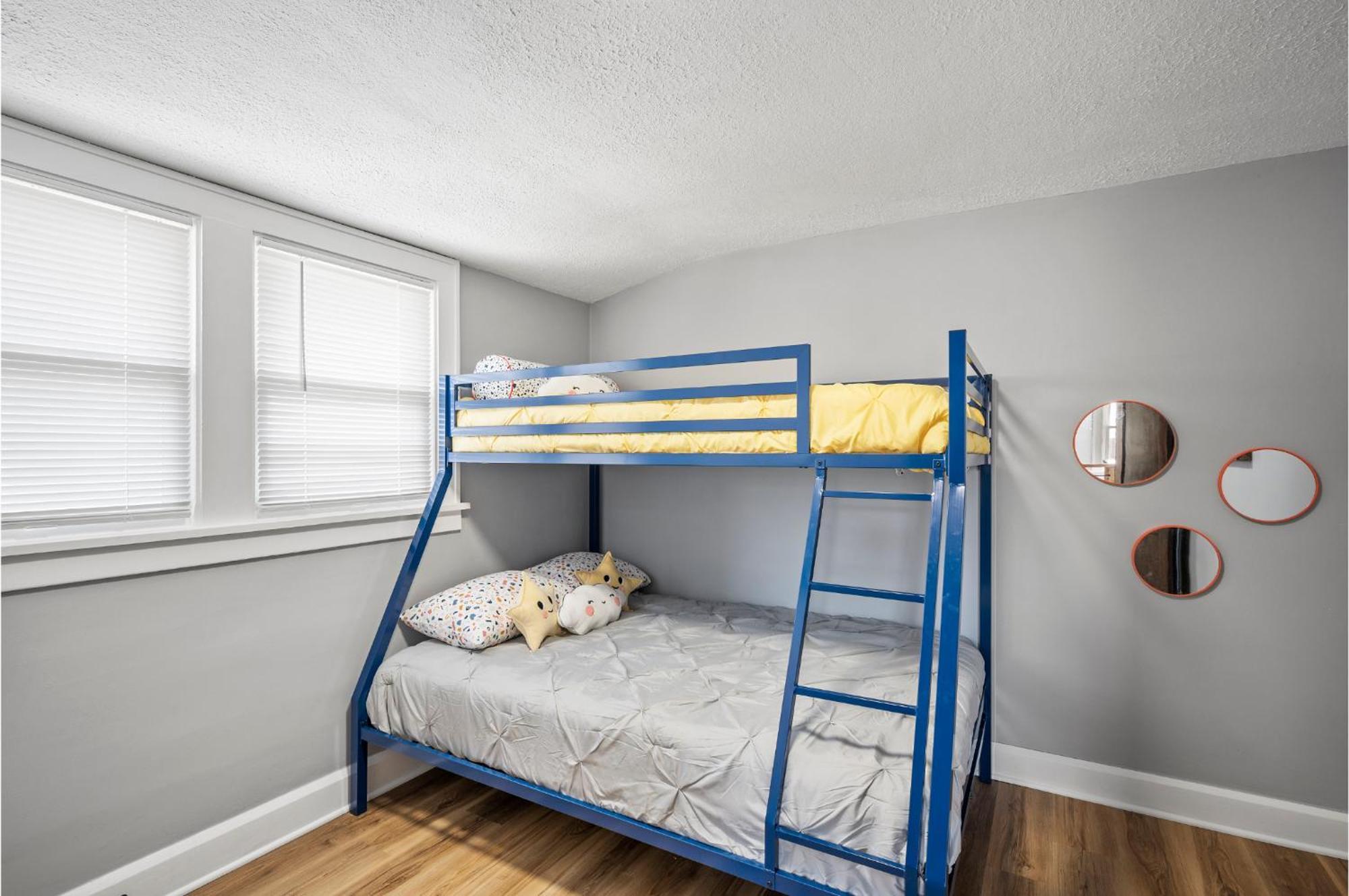 Amazing Parma Home King Bed Full Office Room Exterior photo