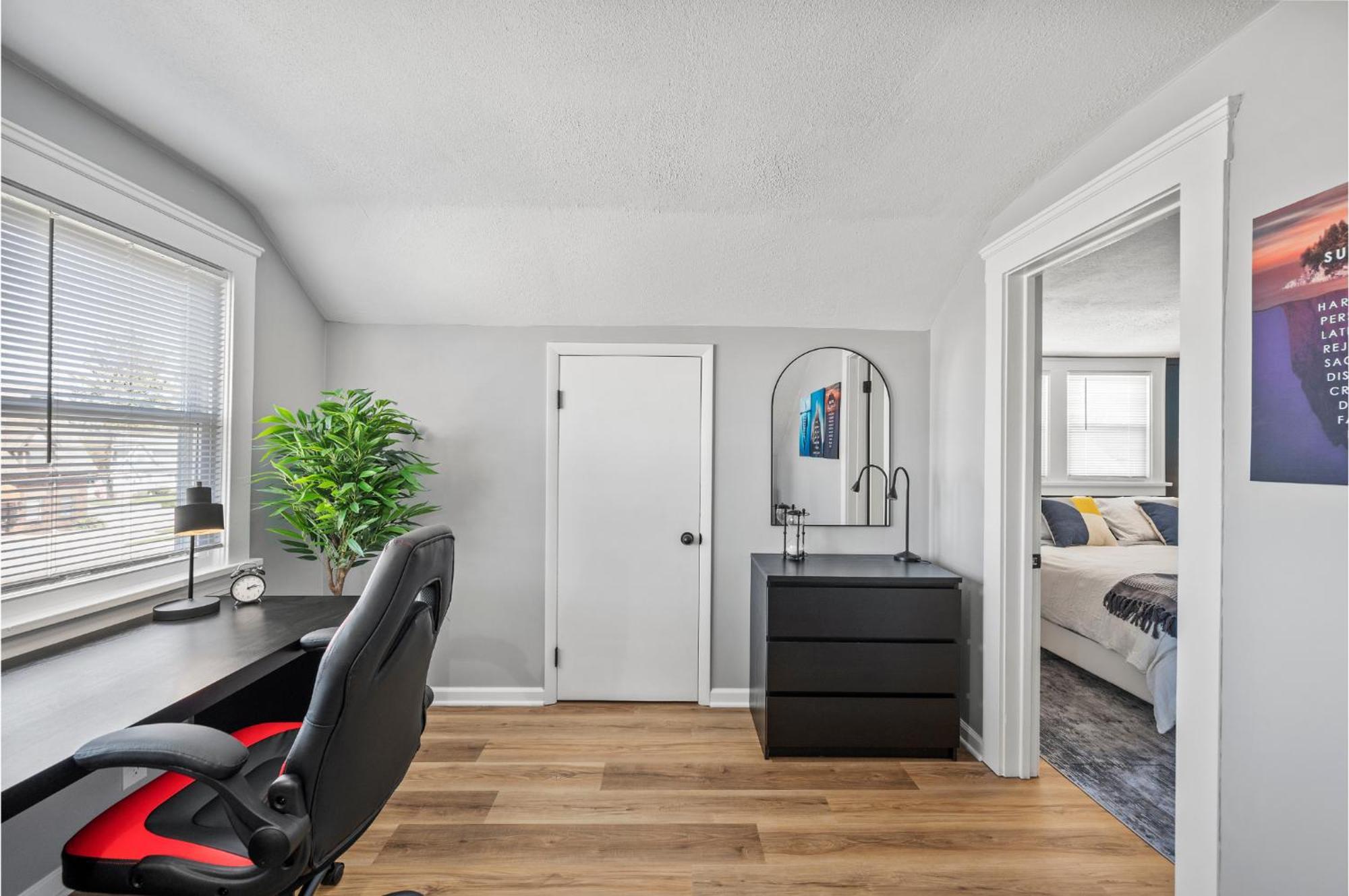 Amazing Parma Home King Bed Full Office Room Exterior photo