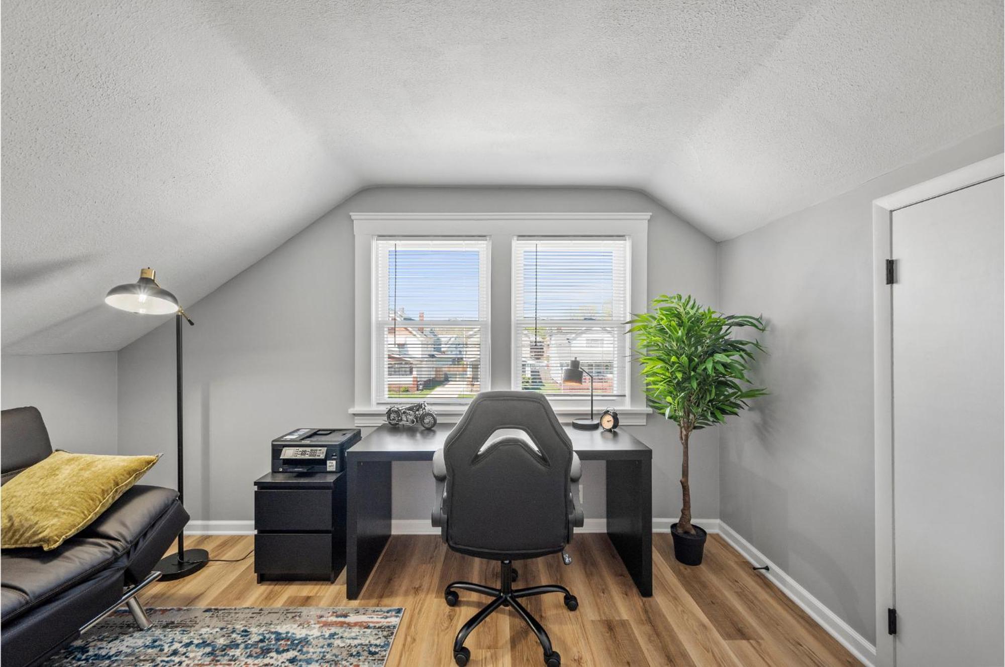 Amazing Parma Home King Bed Full Office Room Exterior photo